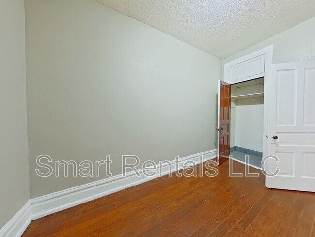 Building Photo - 2711 Keokuk St