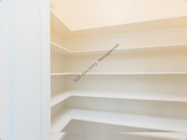 Building Photo - 212 Sandstone Dr