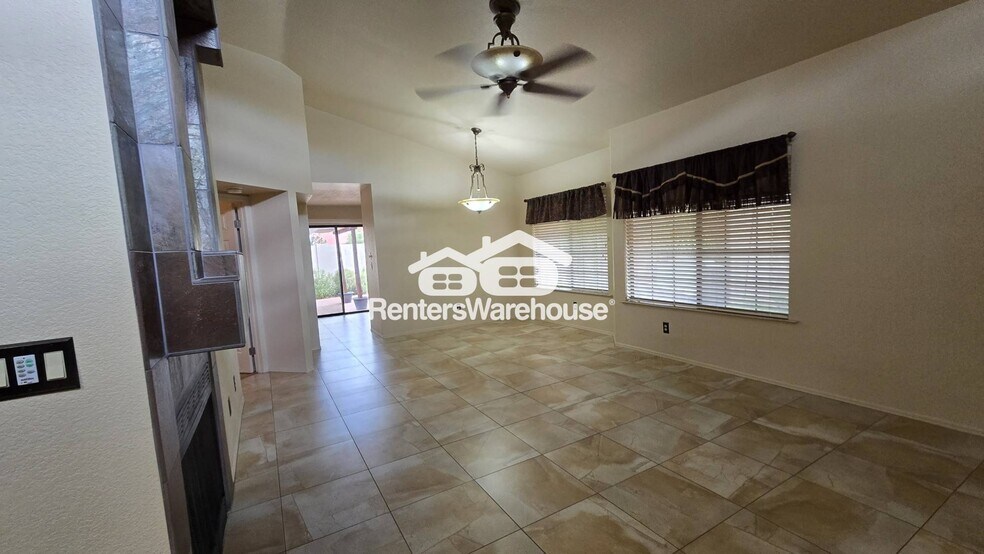 Building Photo - 311 E Suntree St