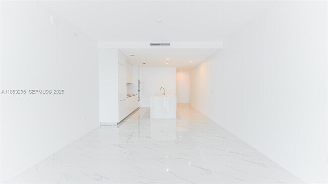 Building Photo - 700 NE 24th St