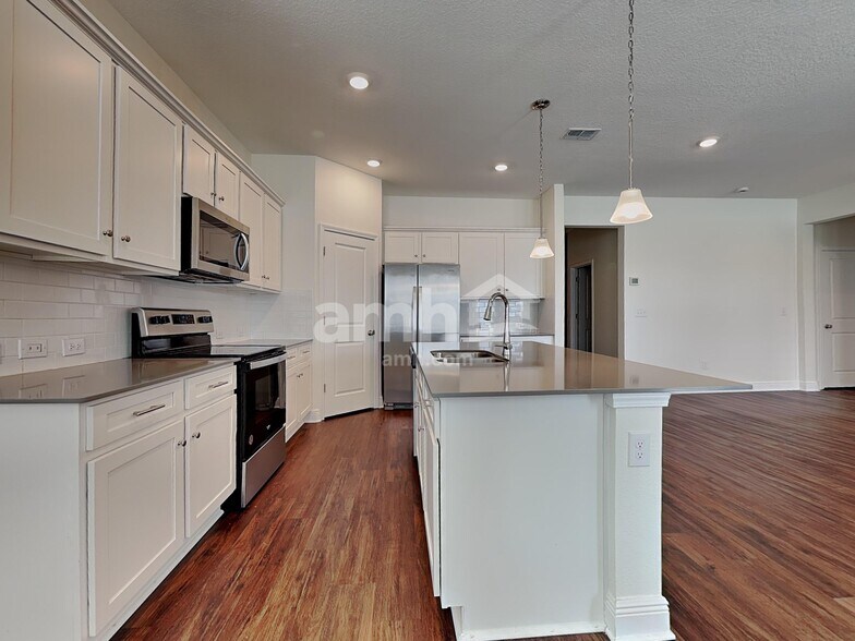 Building Photo - 27592 St Andrews Ave