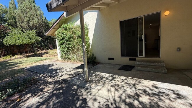 Building Photo - 7737 Southcliff Dr