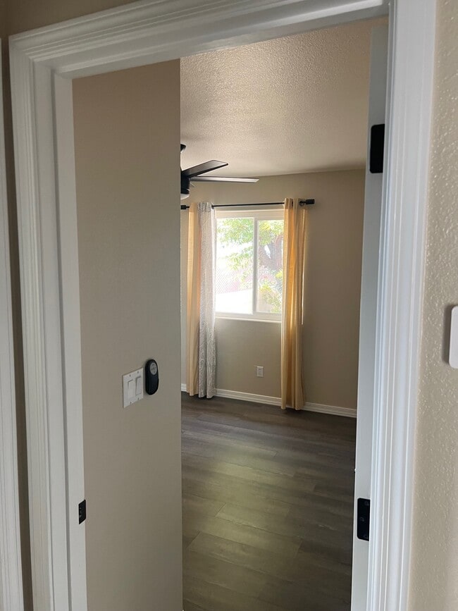 Building Photo - 3691 Tarpon Dr