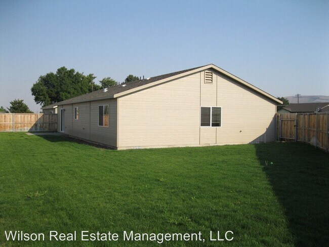 Building Photo - 2130-2136 S 64th Ave