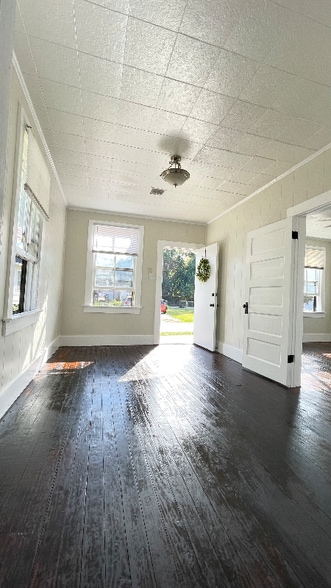 Building Photo - 808 Gordon St