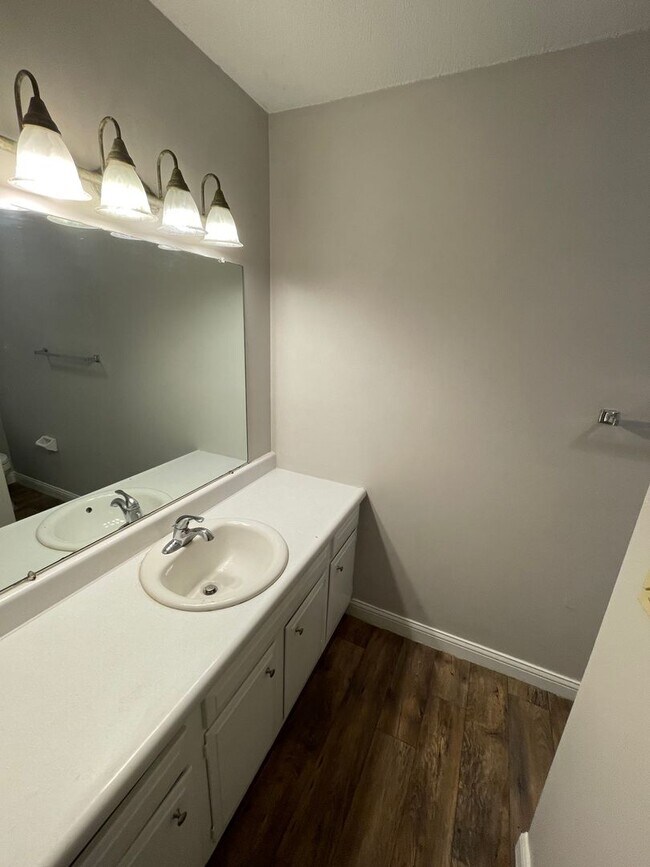 Building Photo - Warren Twp - 3 BR home