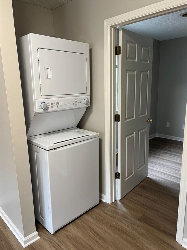 Building Photo - Move in Ready! Cozy & Modern 1-Bedroom Haven