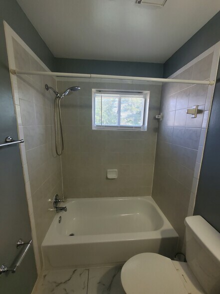 Bathroom - 2427 Iverson St