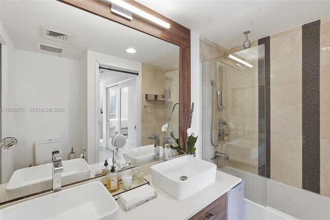 Building Photo - 601 NE 27th St