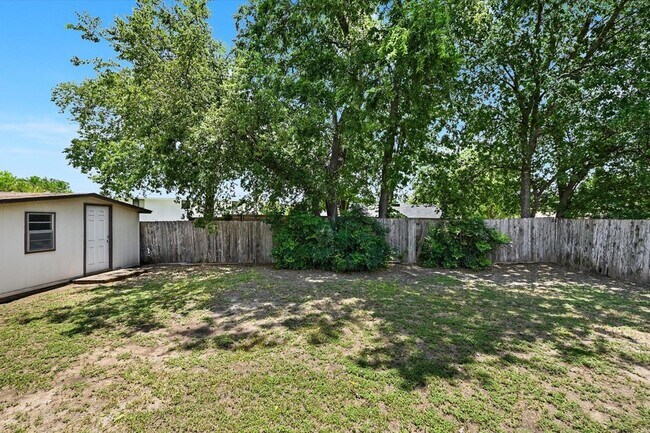 Building Photo - 6509 Skycrest Dr