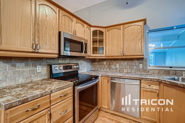 Building Photo - 328 Sir Lawrence Dr