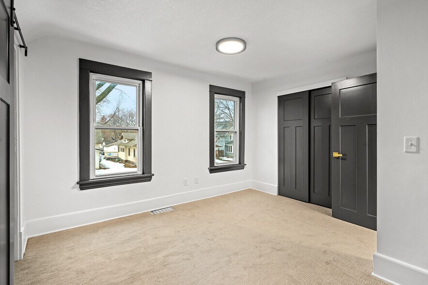 Building Photo - 3127 33rd Ave S