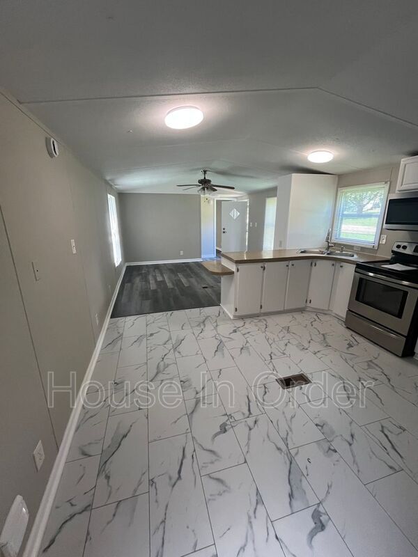 Building Photo - 9 Tre Ln
