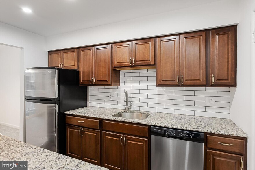 Building Photo - 402B Mulberry Cv