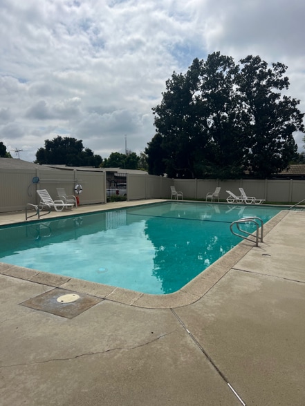 Primary Photo - 145 N Cambridge Ave