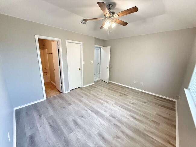 Building Photo - 3 Bedroom, 2 Bath Duplex with Yard Care Provided