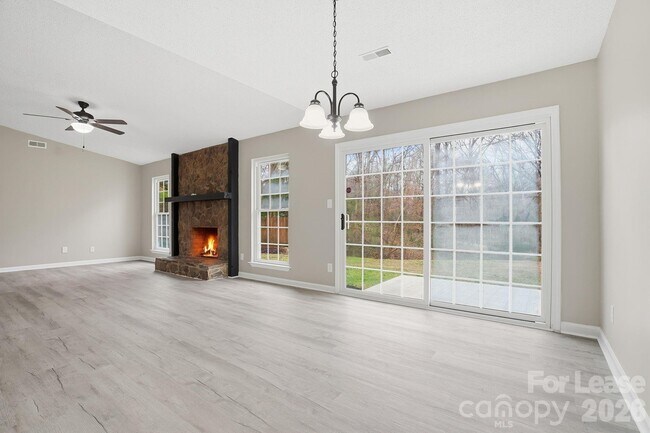 Building Photo - 232 Vista Grande Cir