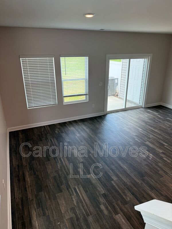 Building Photo - 206A Telford Dr.