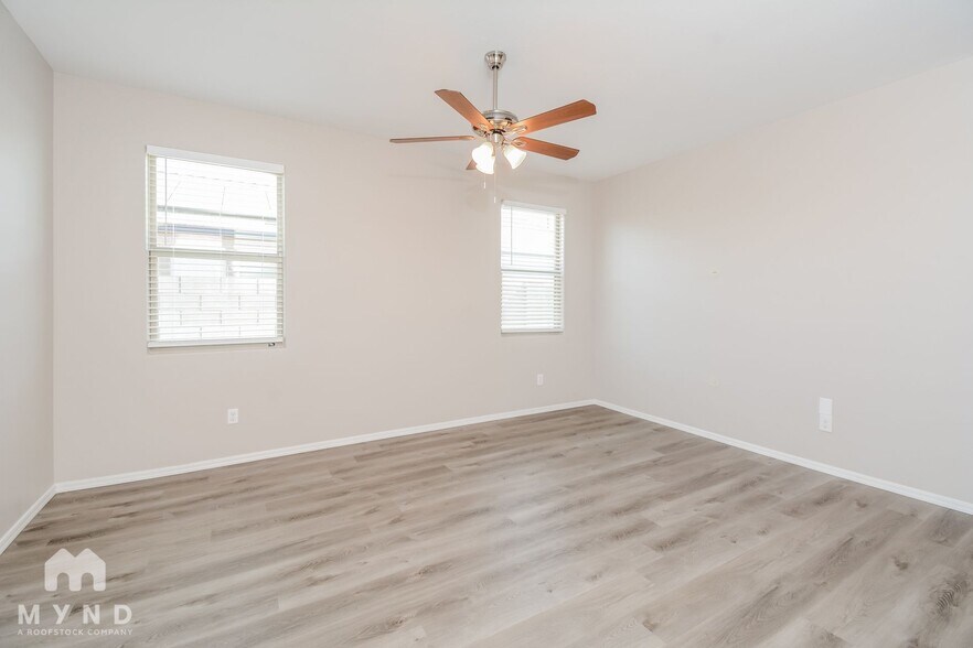 Building Photo - 6330 S 252nd Ln