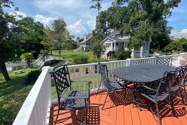 Building Photo - Beautifully FURNISHED Off Season 3bd/2.5 BA Single Family Home
