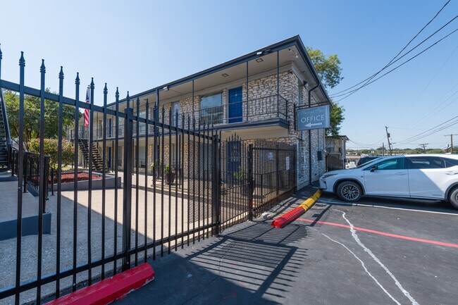 Building Photo - 708 Santa Rosa Dr