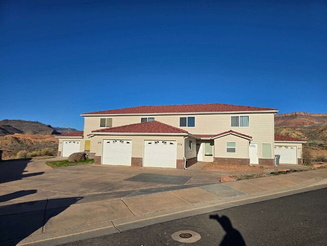 Building Photo - Charming Townhome in La Verkin
