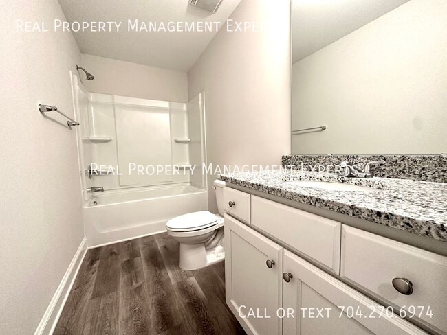 Building Photo - 544 Pitt St