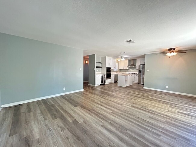 Building Photo - Upgraded Single Story Home No HOA!