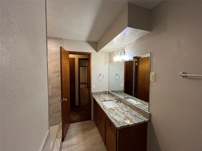 Building Photo - 1603 Franklin Dr