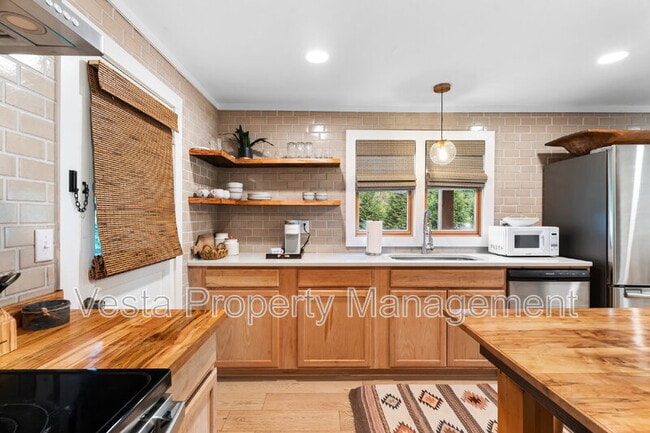 Building Photo - 435 Reems Creek Rd