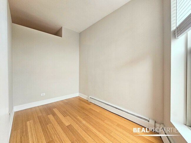 Building Photo - 2208 N Clark St
