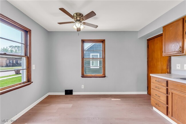 Building Photo - 1104 Hillsdale Rd