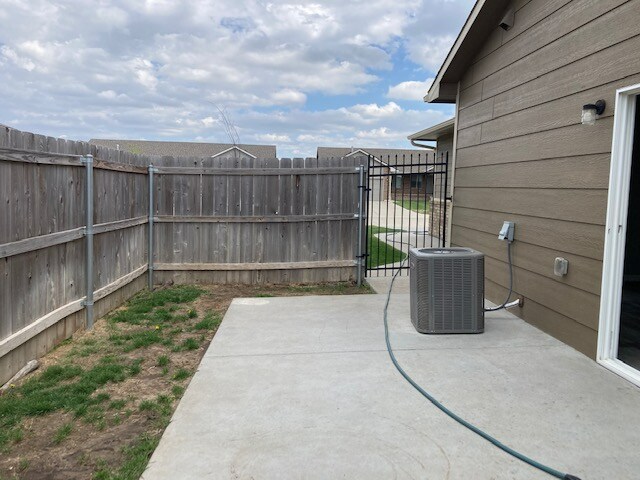 Building Photo - 5357 N Cypress Dr