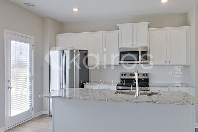 Building Photo - 877 Silent Barge Cv