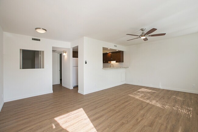 Building Photo - REMODELED 2BD/1BA BEAUTIFUL CROWN POINT CONDO! ONLY $3,595/MO