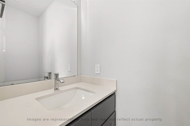 Building Photo - 10719 Mason Rd