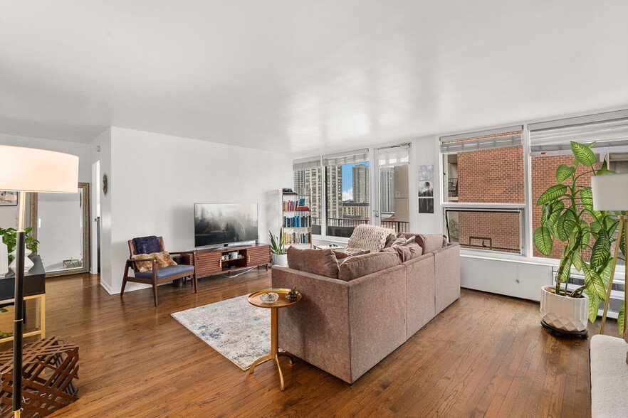 Building Photo - 1400 N State Pky