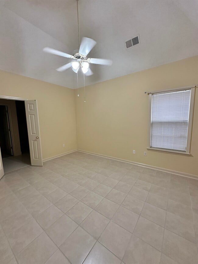 Building Photo - 596 W Ashley Glen Cir