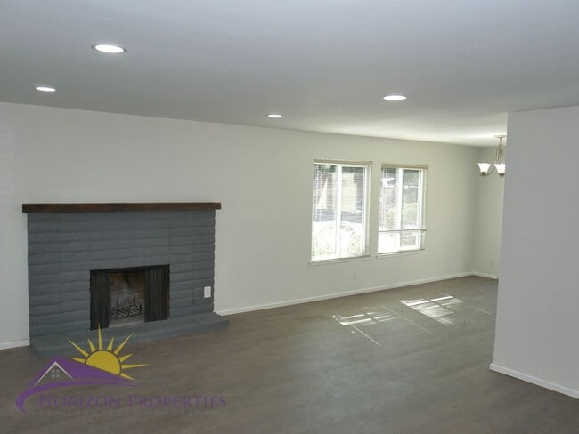 Building Photo - 3 Bed 2.5 Bath 1,380 sqft Townhome in Carm...
