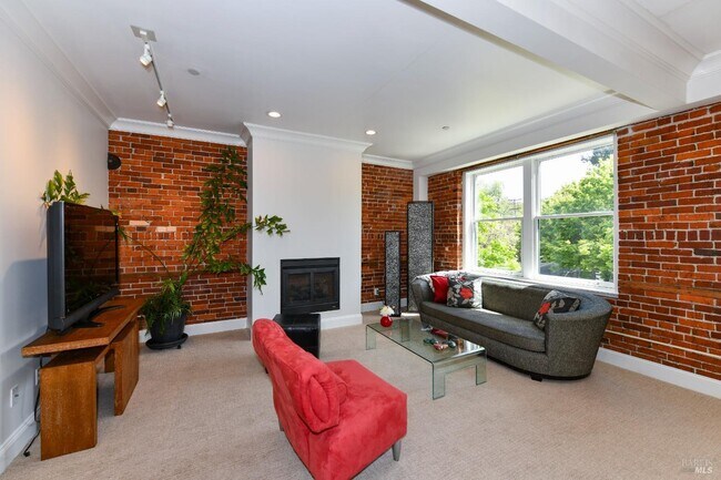 Building Photo - 13756 Arnold Dr