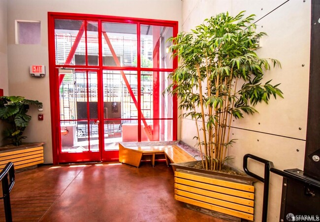 Building Photo - 18 Lansing St