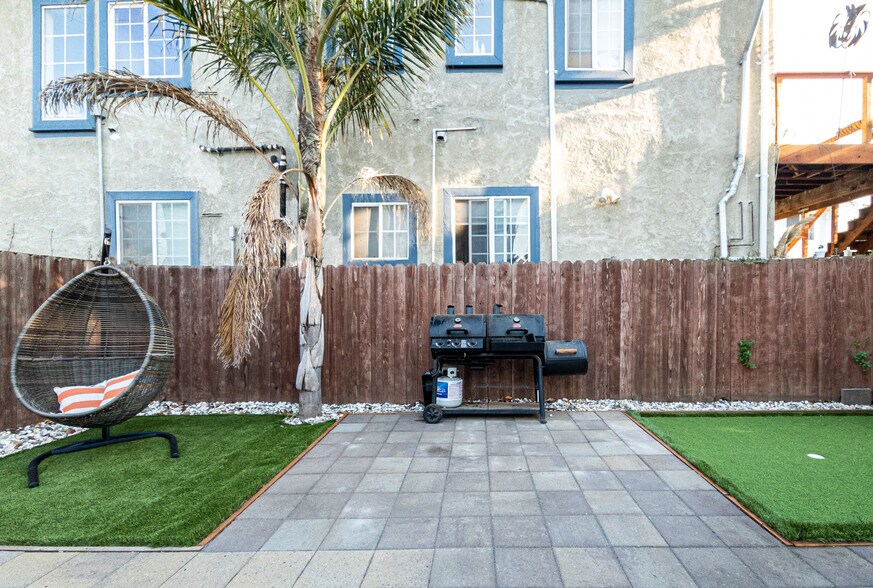 BBG grill - 882 Wood St