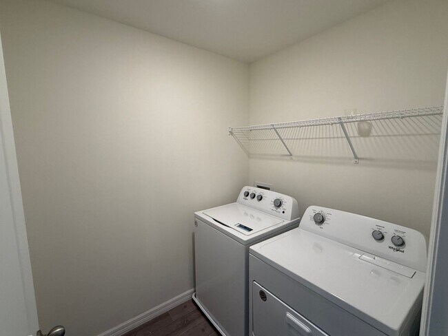 Building Photo - Spacious 4-Bedroom Modern Home in Oaks Preserve – Perfect Gainesville Location