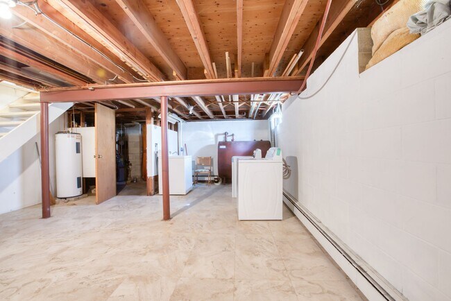 Building Photo - 5 Fern St