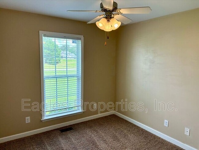 Building Photo - 103 Kestrel Ct