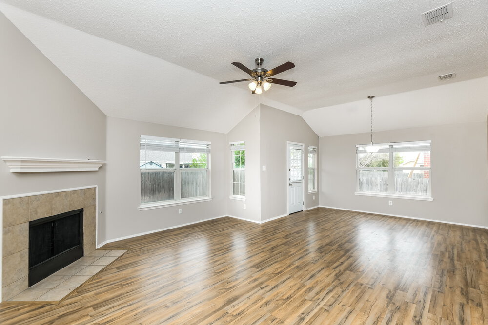 Building Photo - 10813 Briaroaks Dr