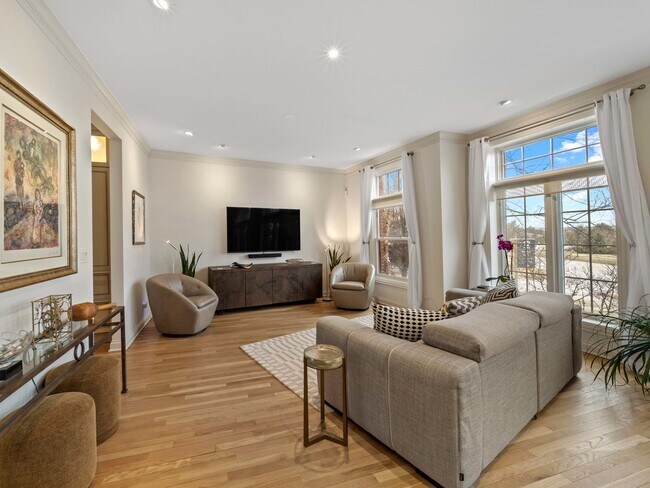 Building Photo - 2048 Valor Ct