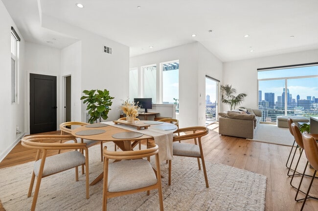 Building Photo - 1122 Panorama Way