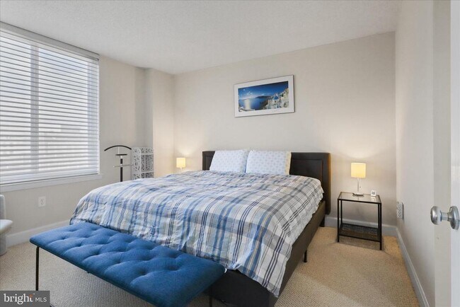 Building Photo - 1220 N Fillmore St