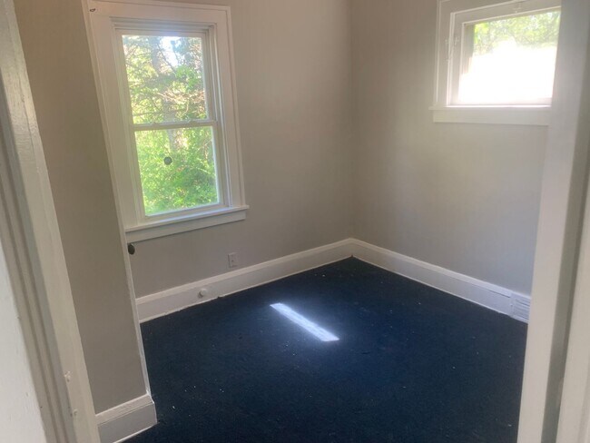 Building Photo - Charming 3-bedroom Section 8 Accepted!